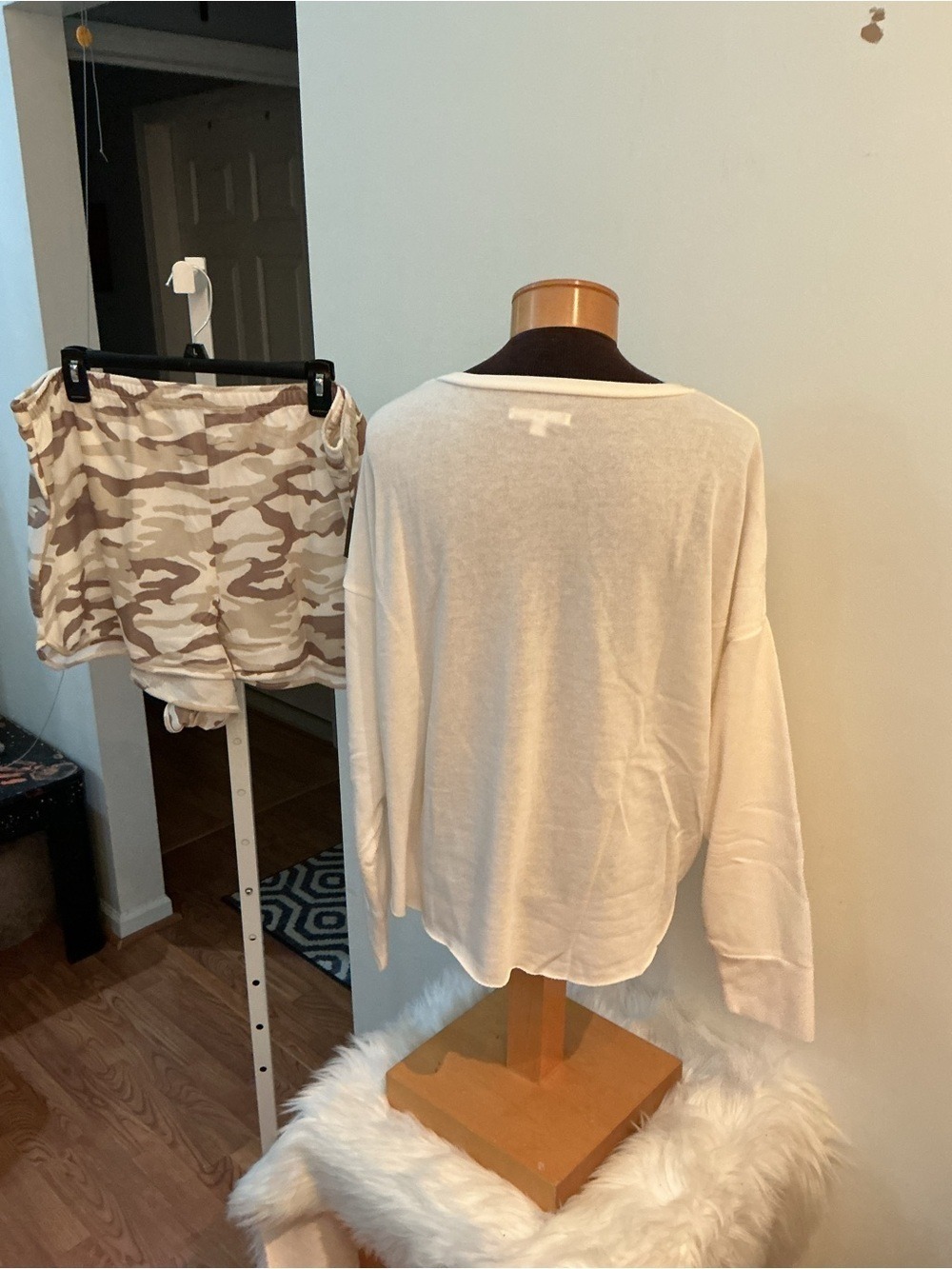 Grayson Threads Camo Print bottoms Lounge Pajama Set 1X Ivory Top 2 Piece - Picture 4 of 13
